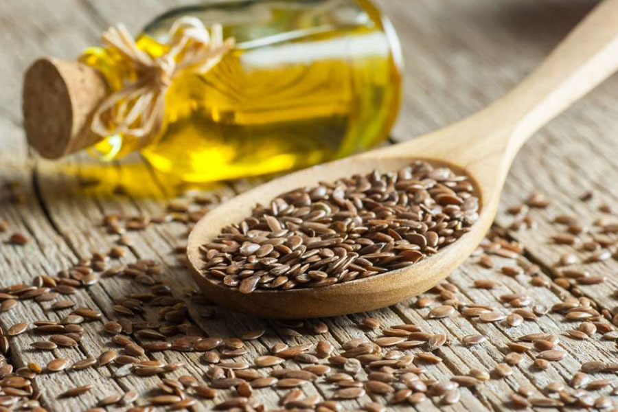 لایه‌بردار بذر کتان خانگی، به کاهش چین‌وچروک ریز پوستی کمک ویژه‌ای می‌کند.