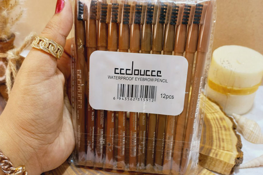 مدادهای CCDoucce، با طراحی برس‌دار، گزینه‌ای مناسب برای پر‌کردن و فرم‌دهی به ابروها هستند.