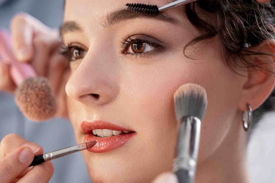 برای داشتن میکاب حرفهای، داشتن ابزار آرایش حرفهای لازم است.
