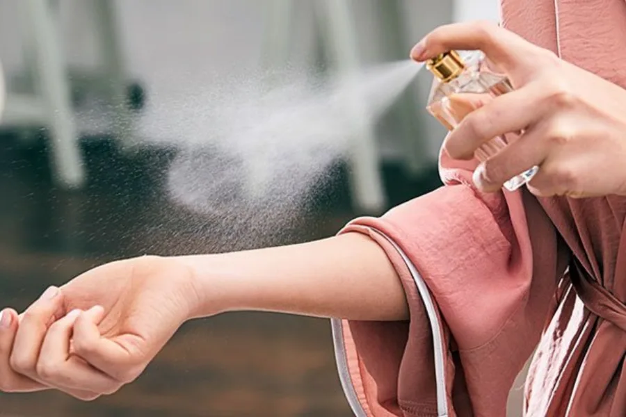 چگونه ادکلن بزنیم که ماندگاری بیشتری داشته باشد؟